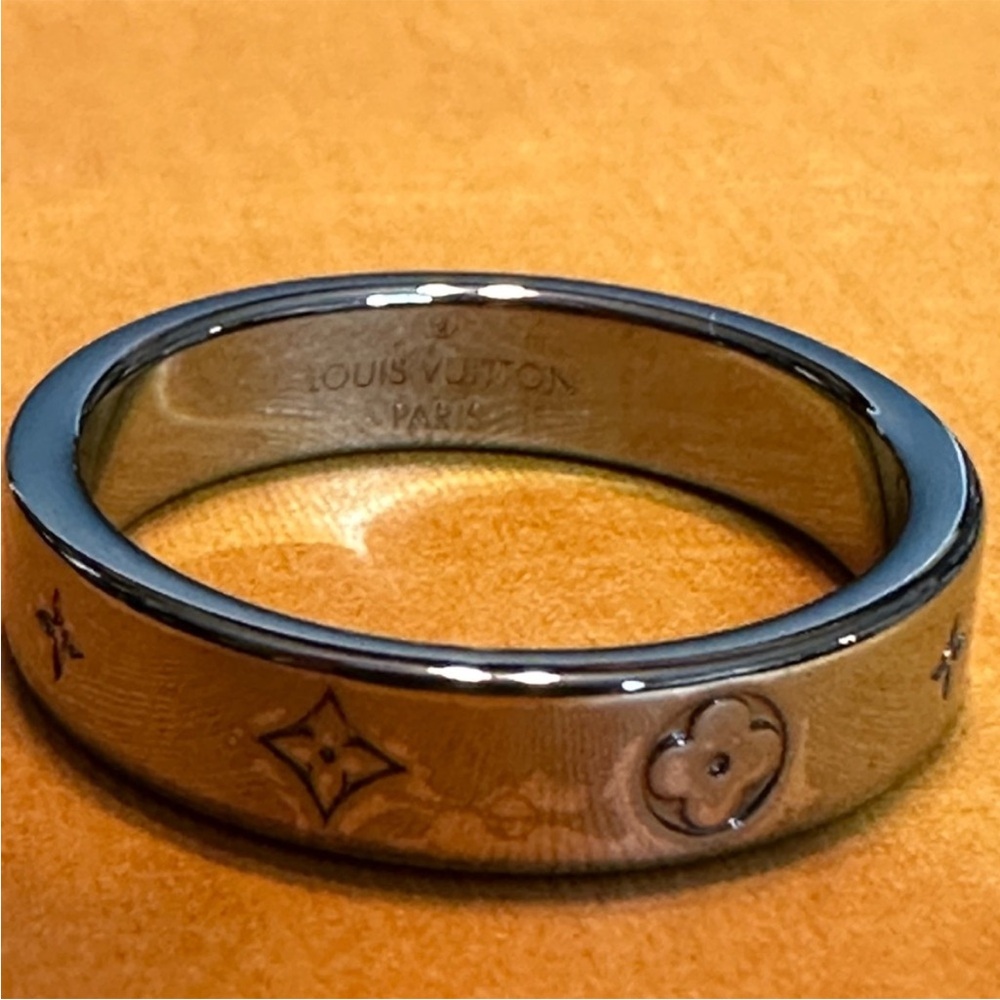 Louis Vuitton Silver Geometric Pattern Ring - image 2
